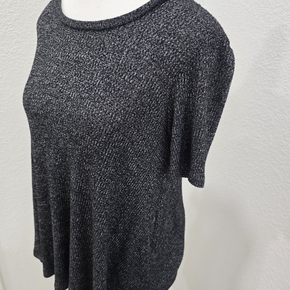 Forever 21 Dark Gray Shor Sleeve Loose Fit Top Size Small - Picture 3 of 8